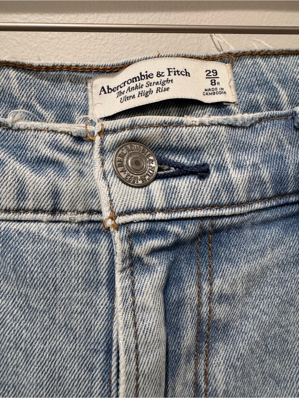 Abercrombie & Fitch Sz 29/8R Ankle Straight Ultra High Rise Light Wash - Picture 5 of 7